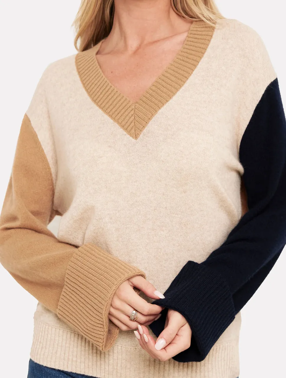 Colorblock V-Neck Cashmere Sweater | Brodie Cashmere