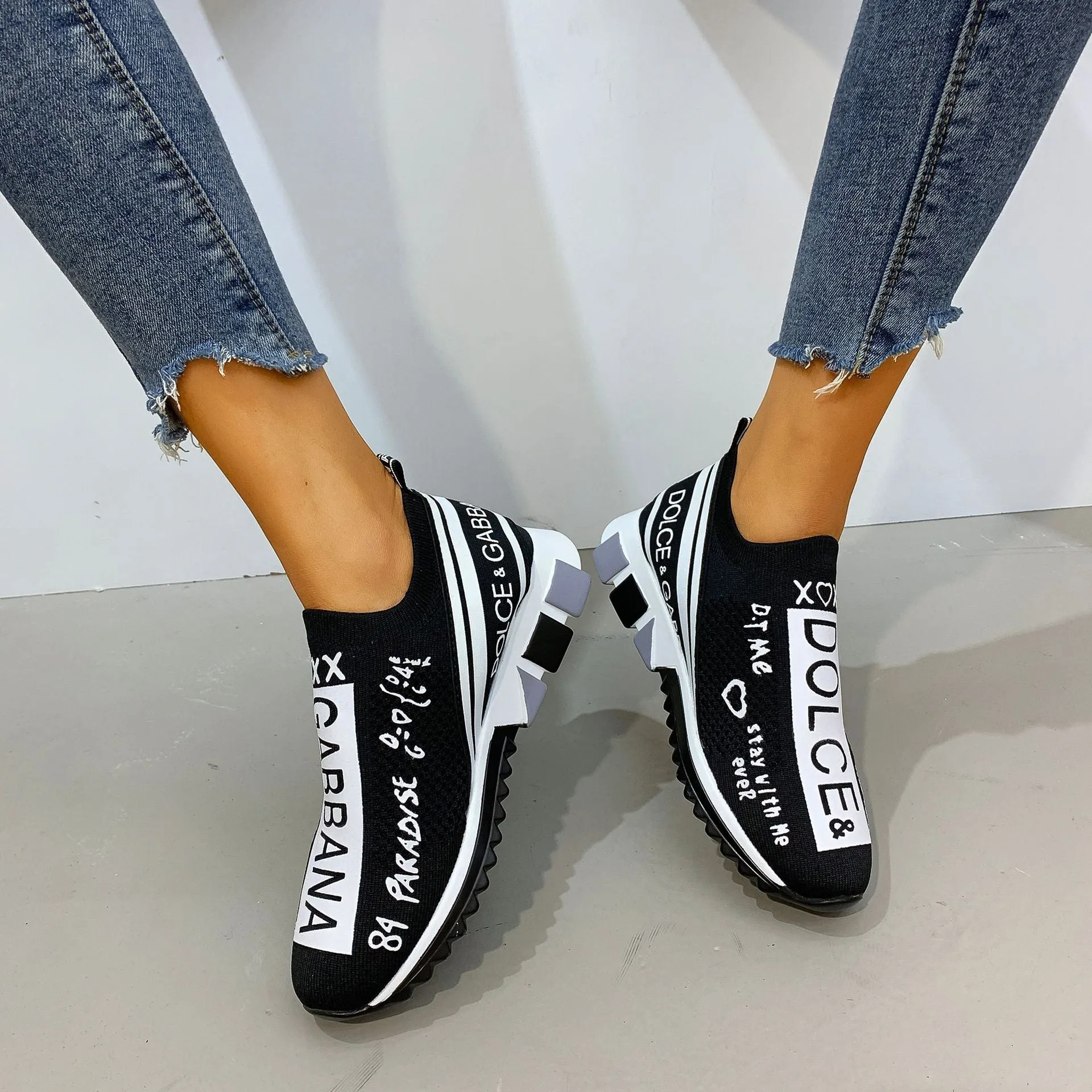 Fashion stretch sneakers