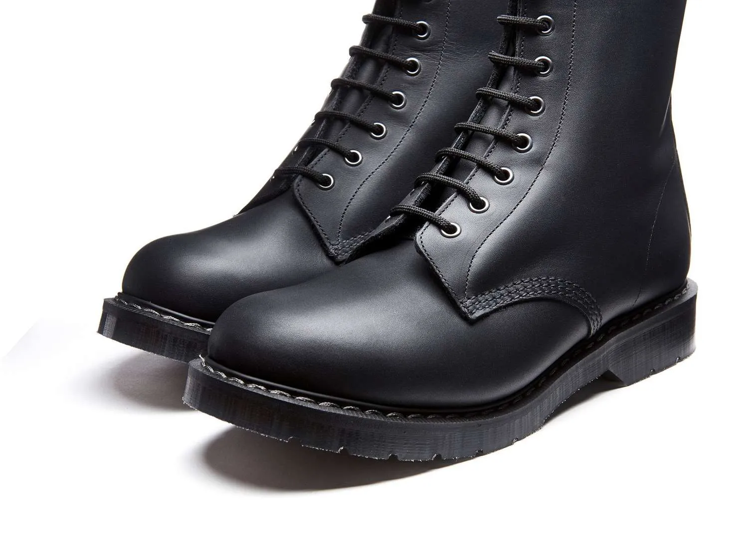 Solovair - Black Greasy 8 Eye Derby Boot | Dark Ages